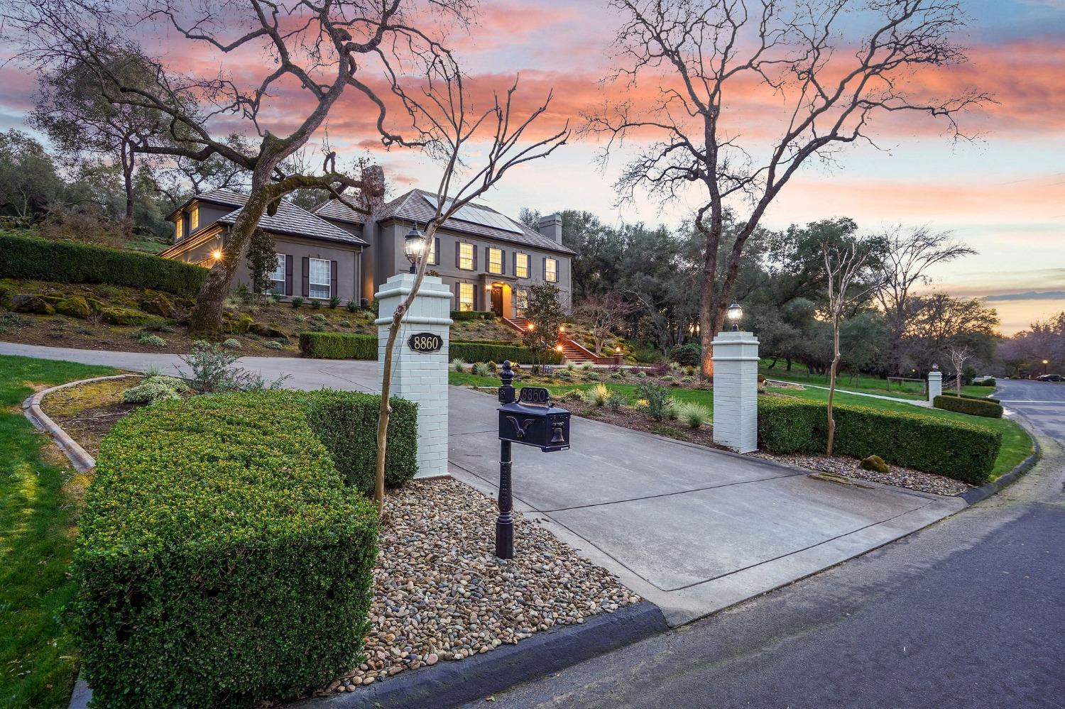 8860 Los Lagos Circle