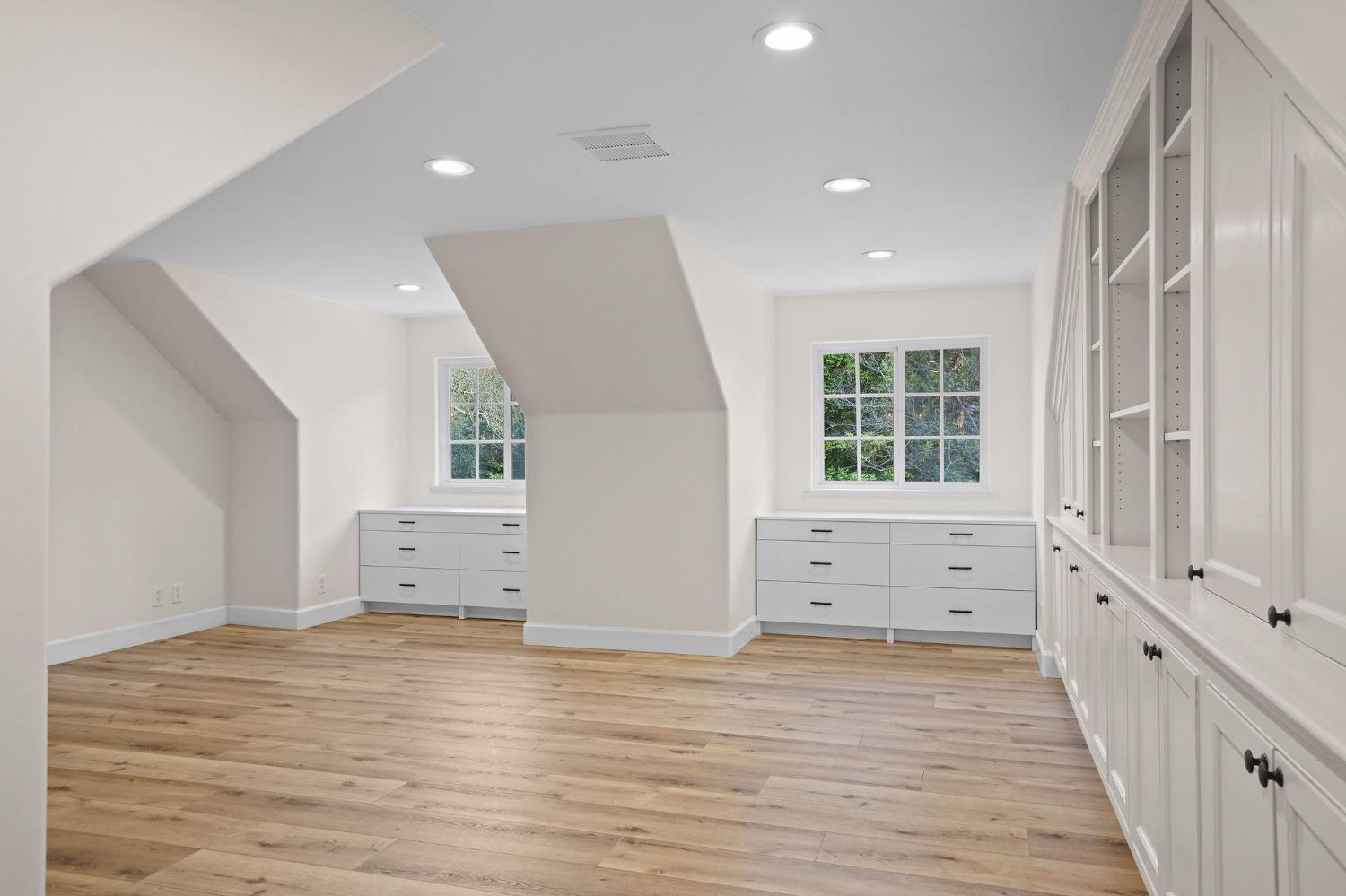 8860 Los Lagos Circle