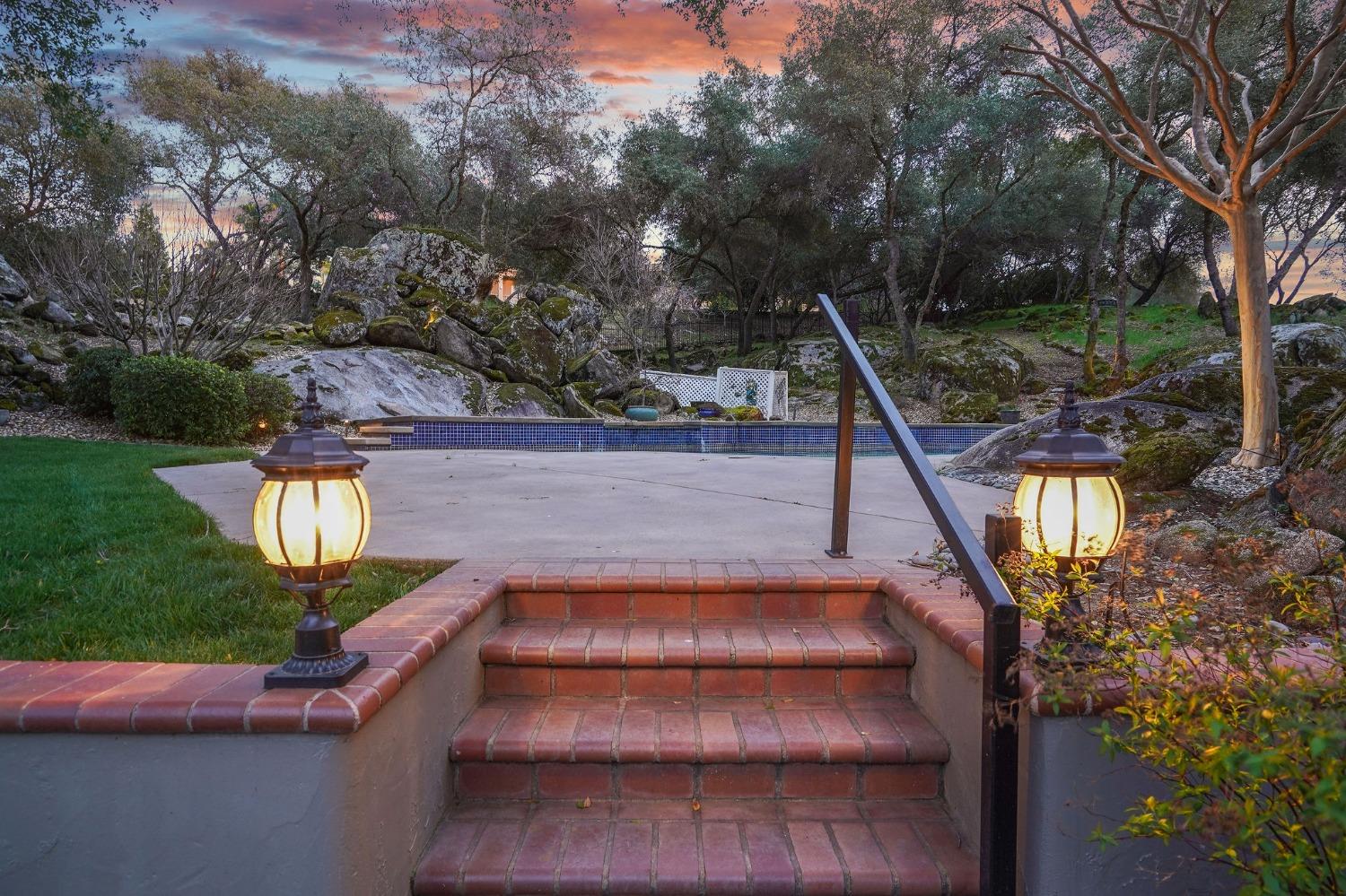 8860 Los Lagos Circle