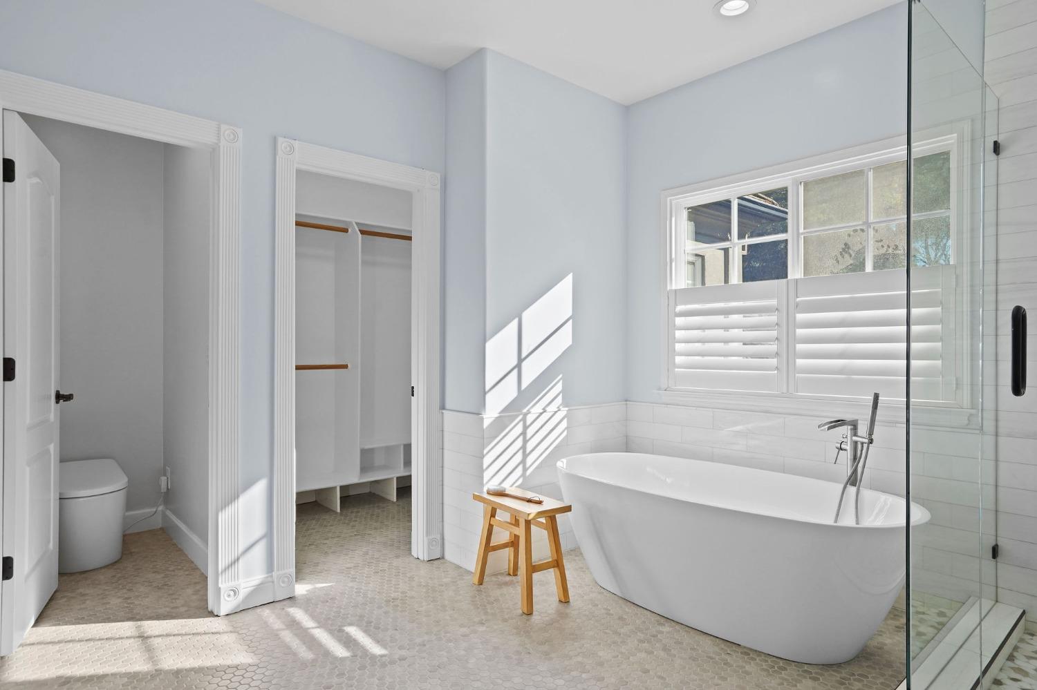 8860 Los Lagos Circle