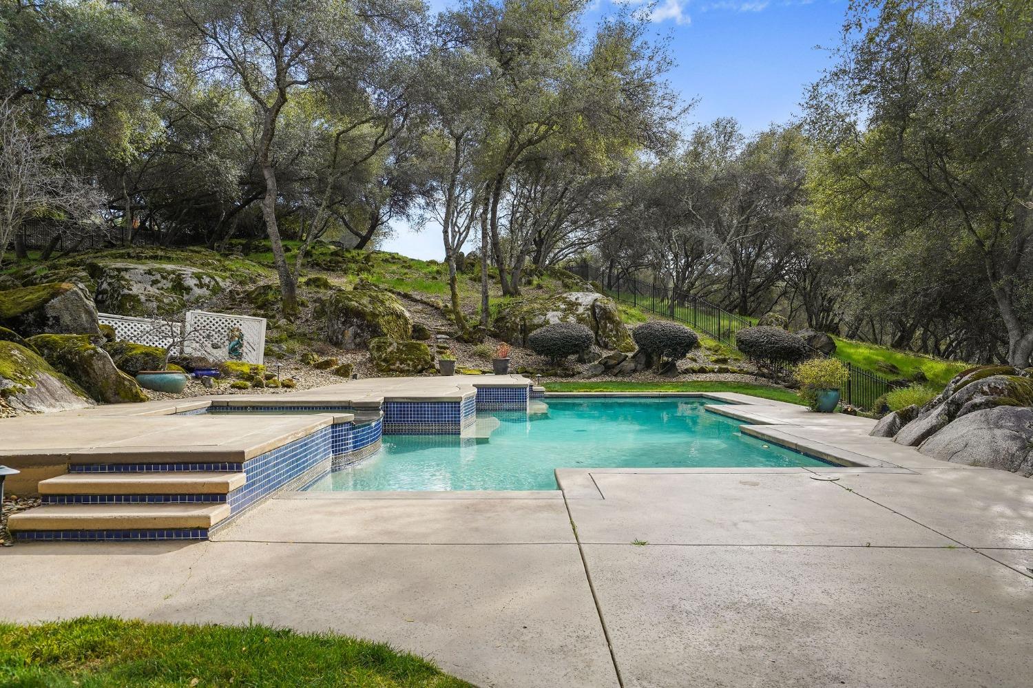 8860 Los Lagos Circle