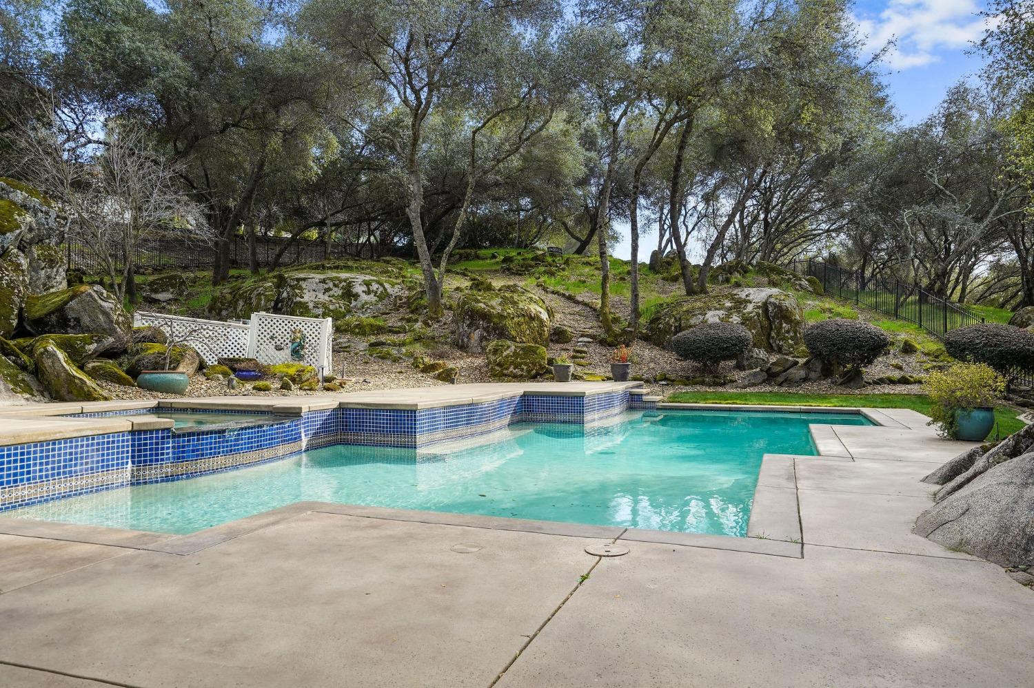 8860 Los Lagos Circle