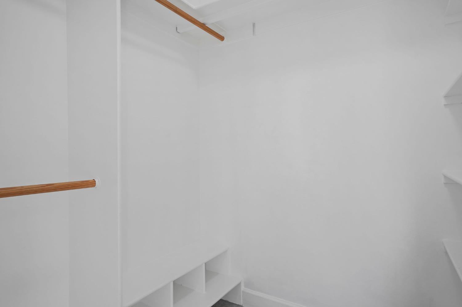 8860 Los Lagos Circle