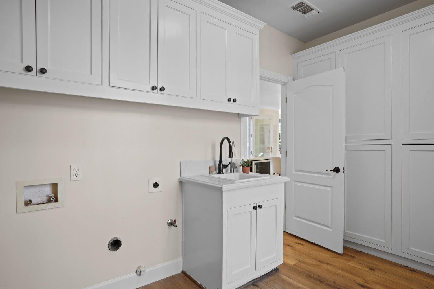 8860 Los Lagos Circle