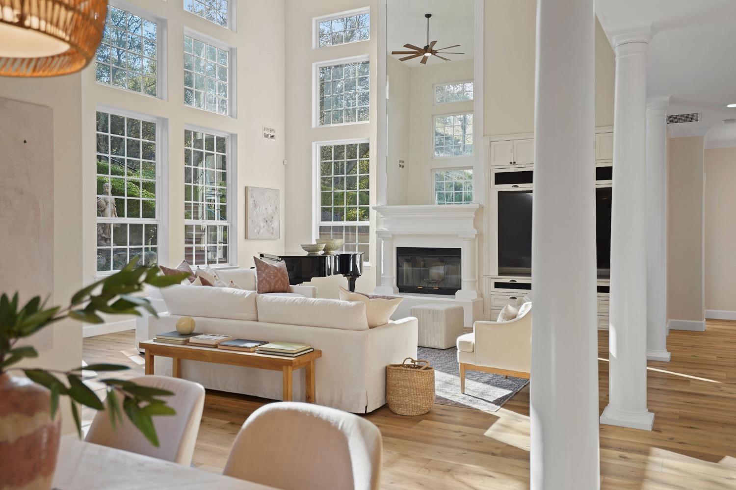 8860 Los Lagos Circle