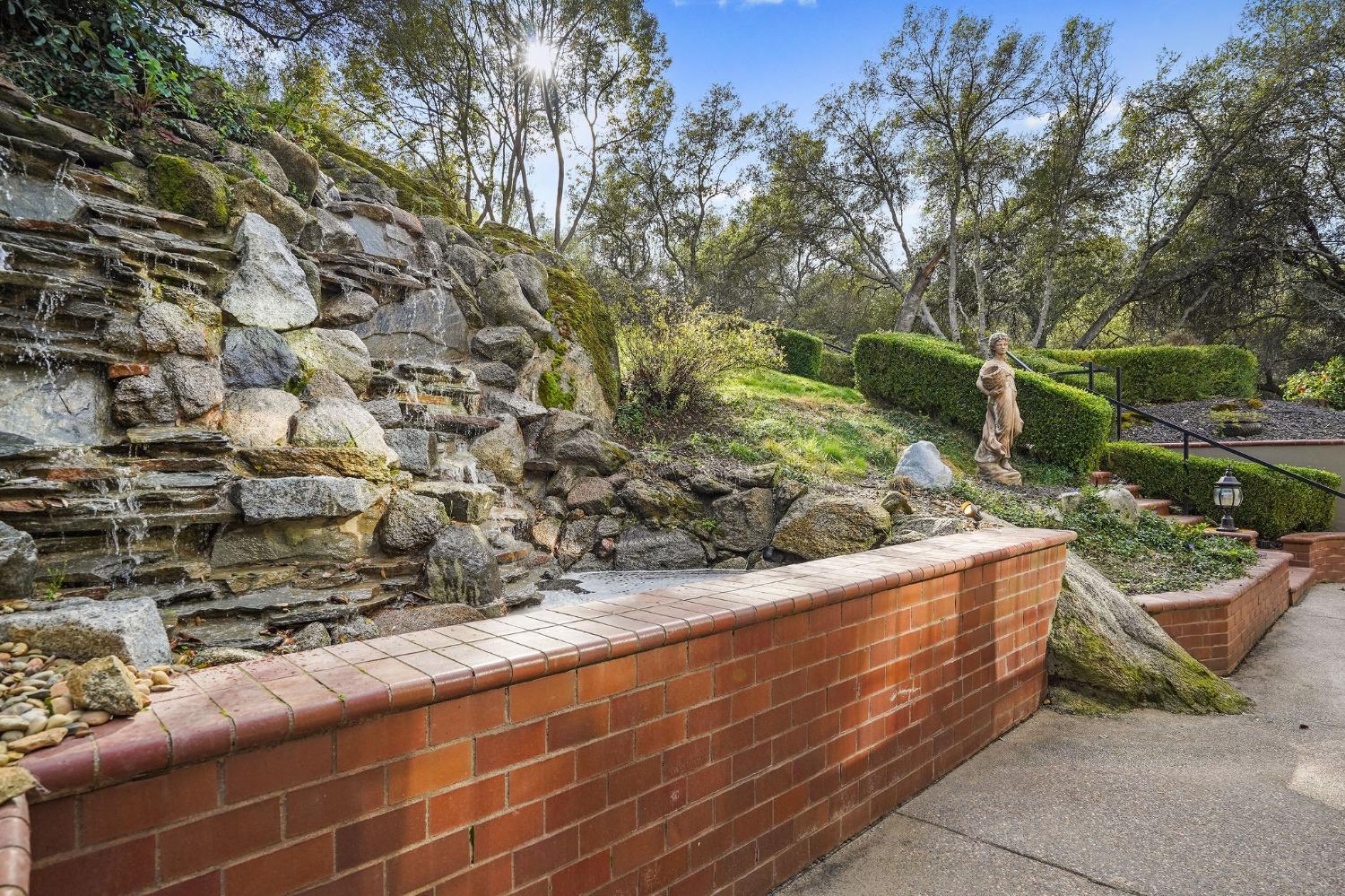 8860 Los Lagos Circle