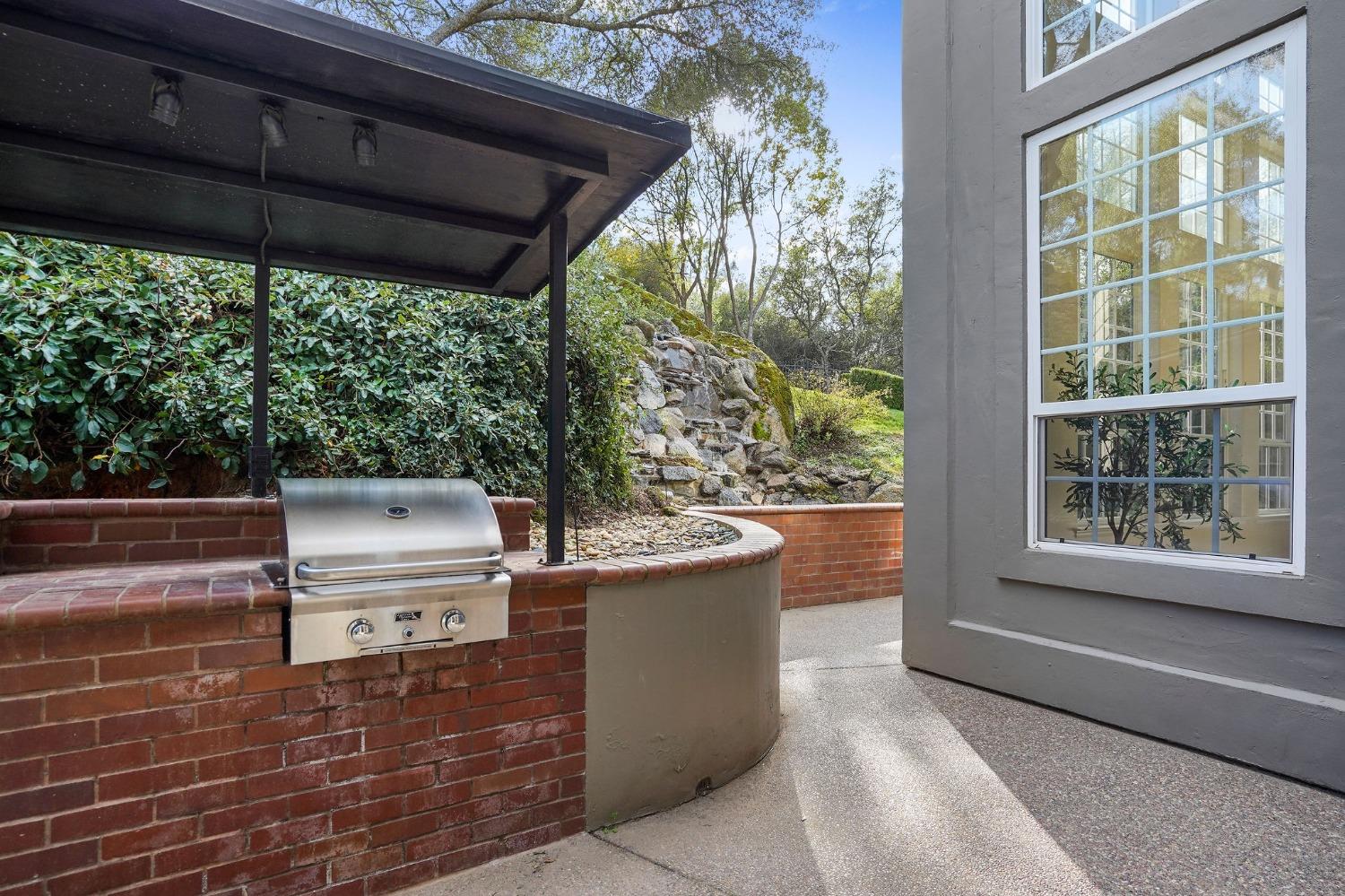 8860 Los Lagos Circle