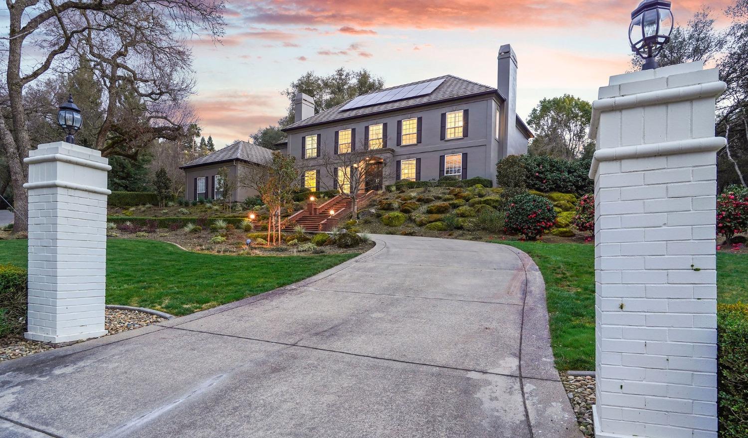 8860 Los Lagos Circle