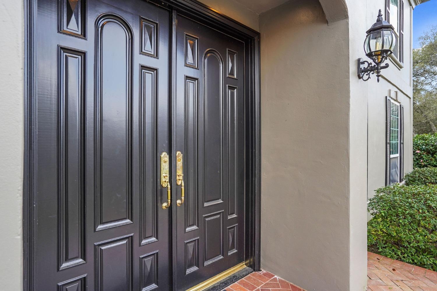 8860 Los Lagos Circle