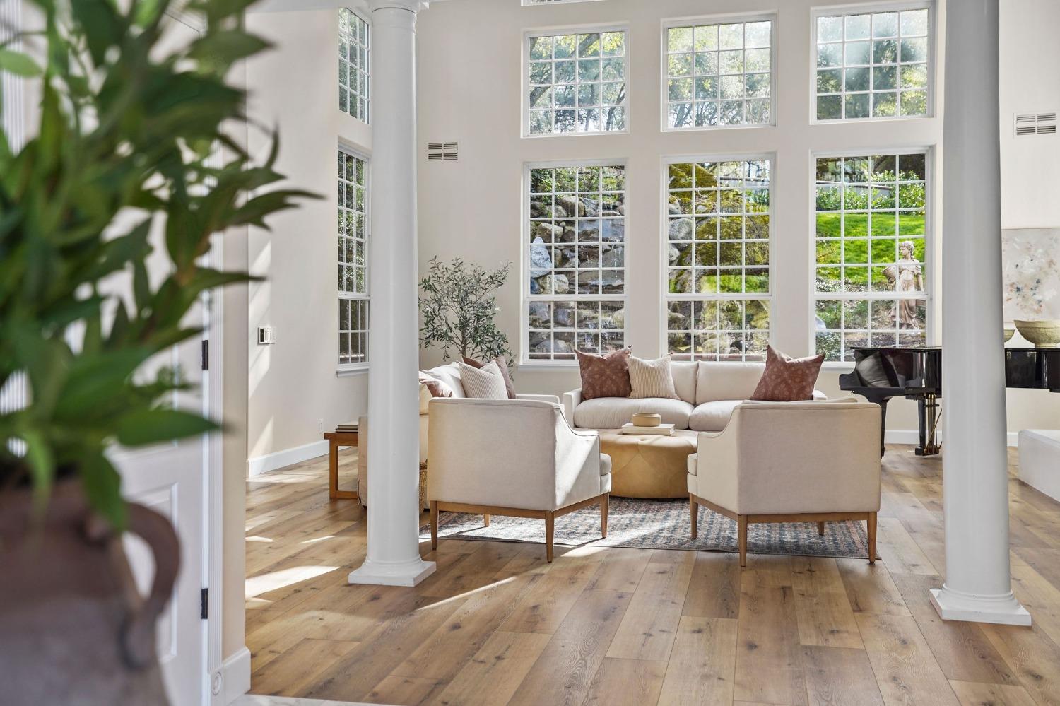 8860 Los Lagos Circle