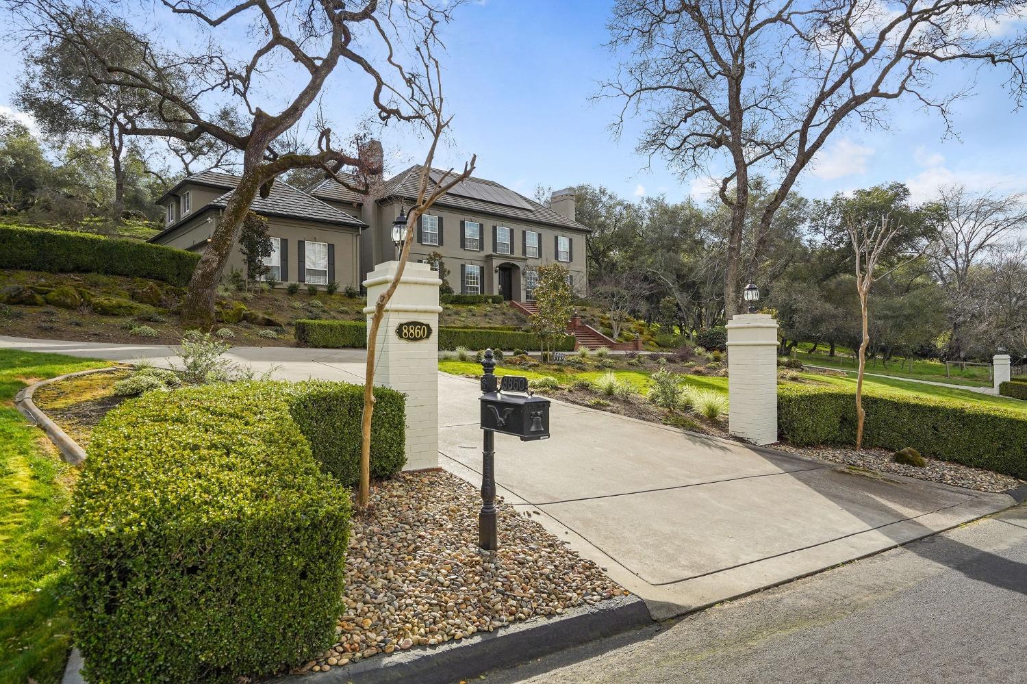 8860 Los Lagos Circle