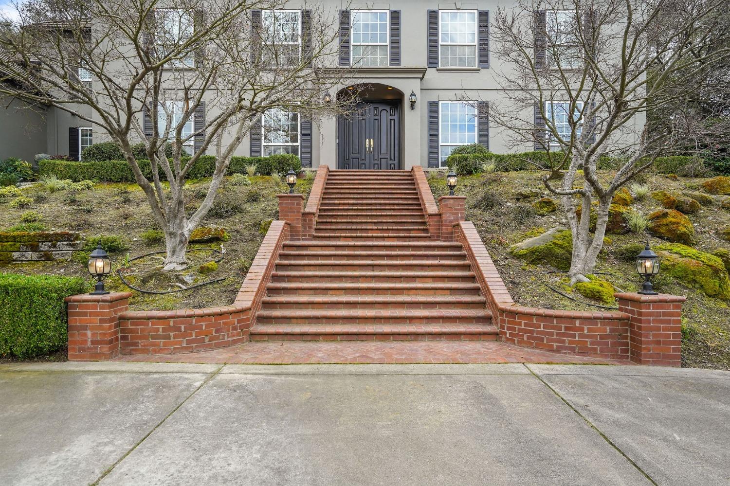 8860 Los Lagos Circle