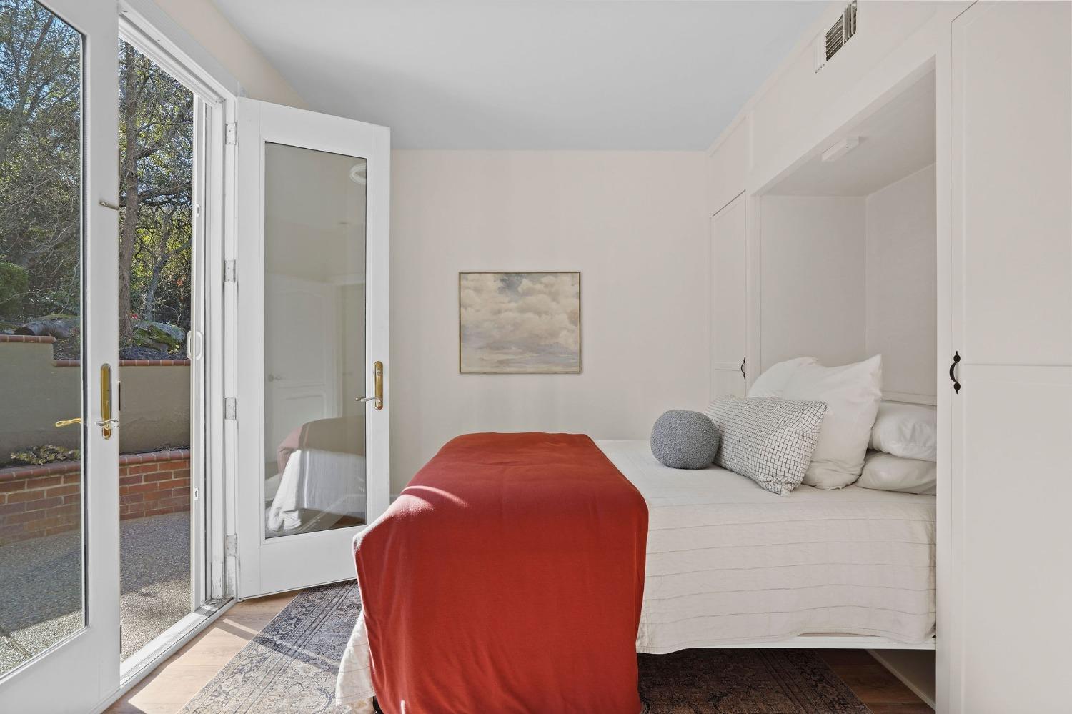 8860 Los Lagos Circle