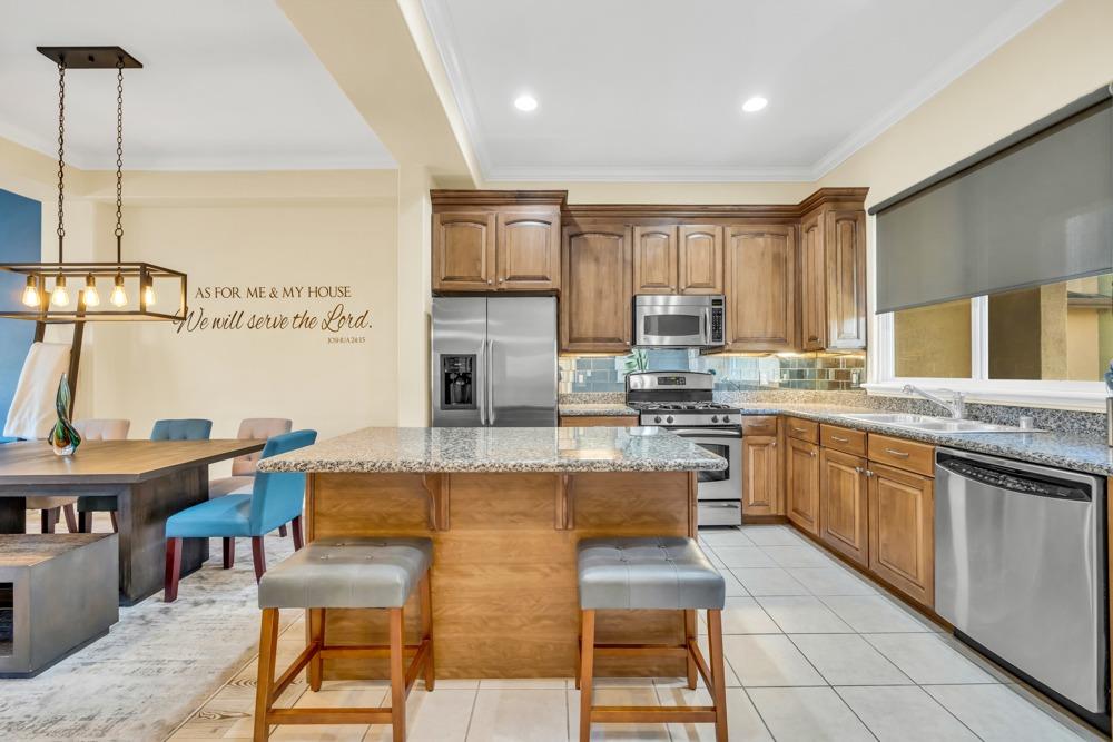 1845 Morse Avenue 206