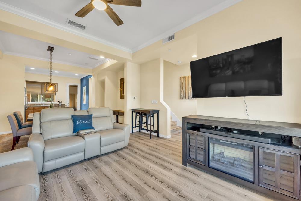 1845 Morse Avenue 206