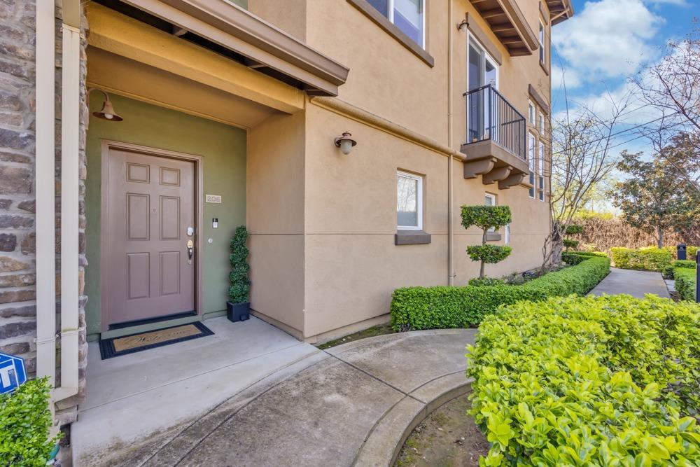 1845 Morse Avenue 206