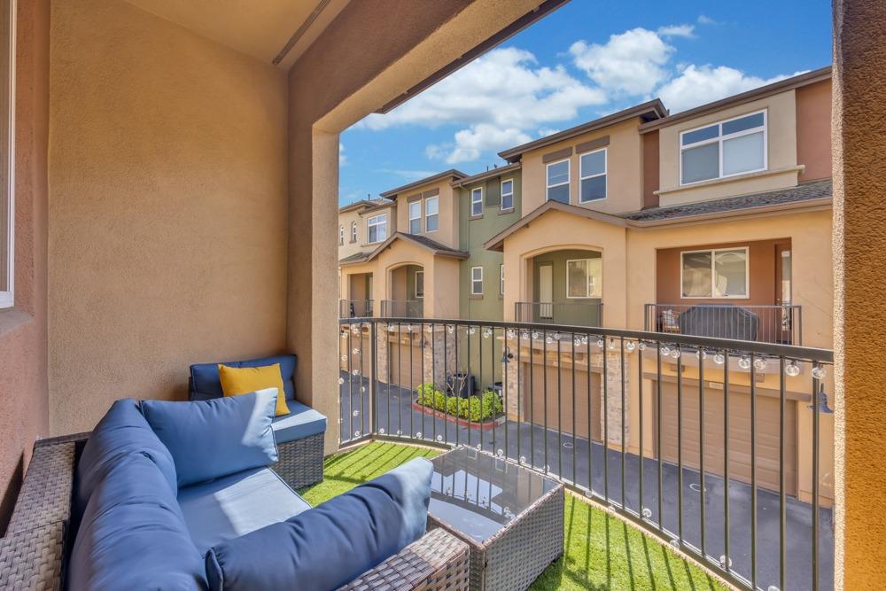 1845 Morse Avenue 206