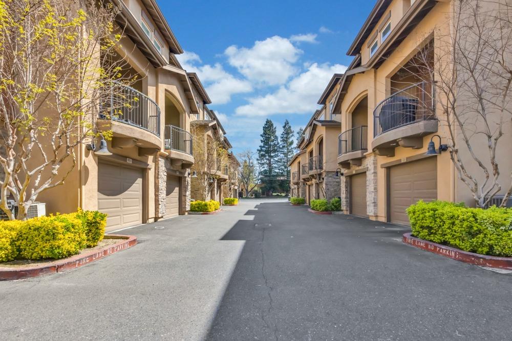 1845 Morse Avenue 206