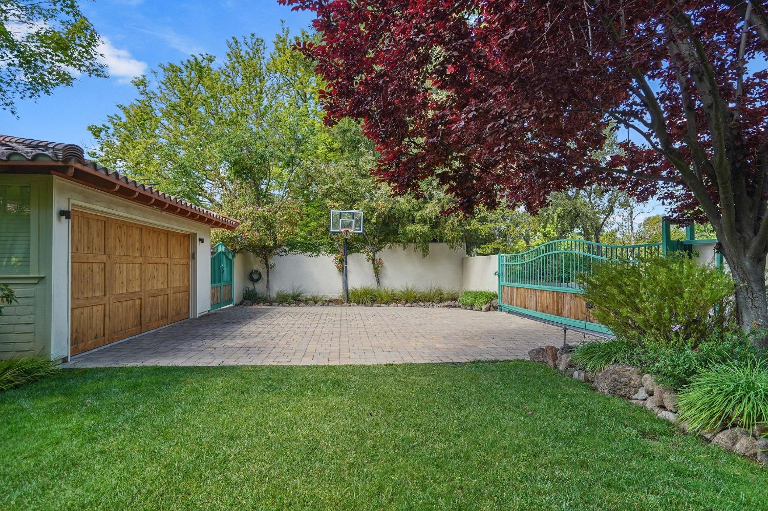 4330 Sierra Madre Drive