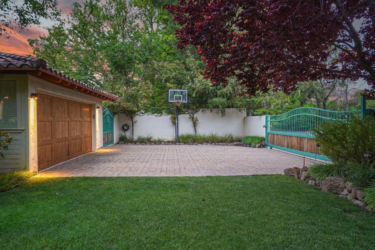 4330 Sierra Madre Drive