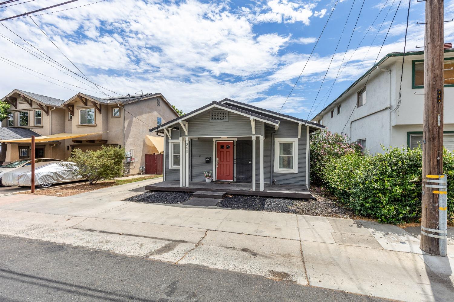 2601 San Fernando Way