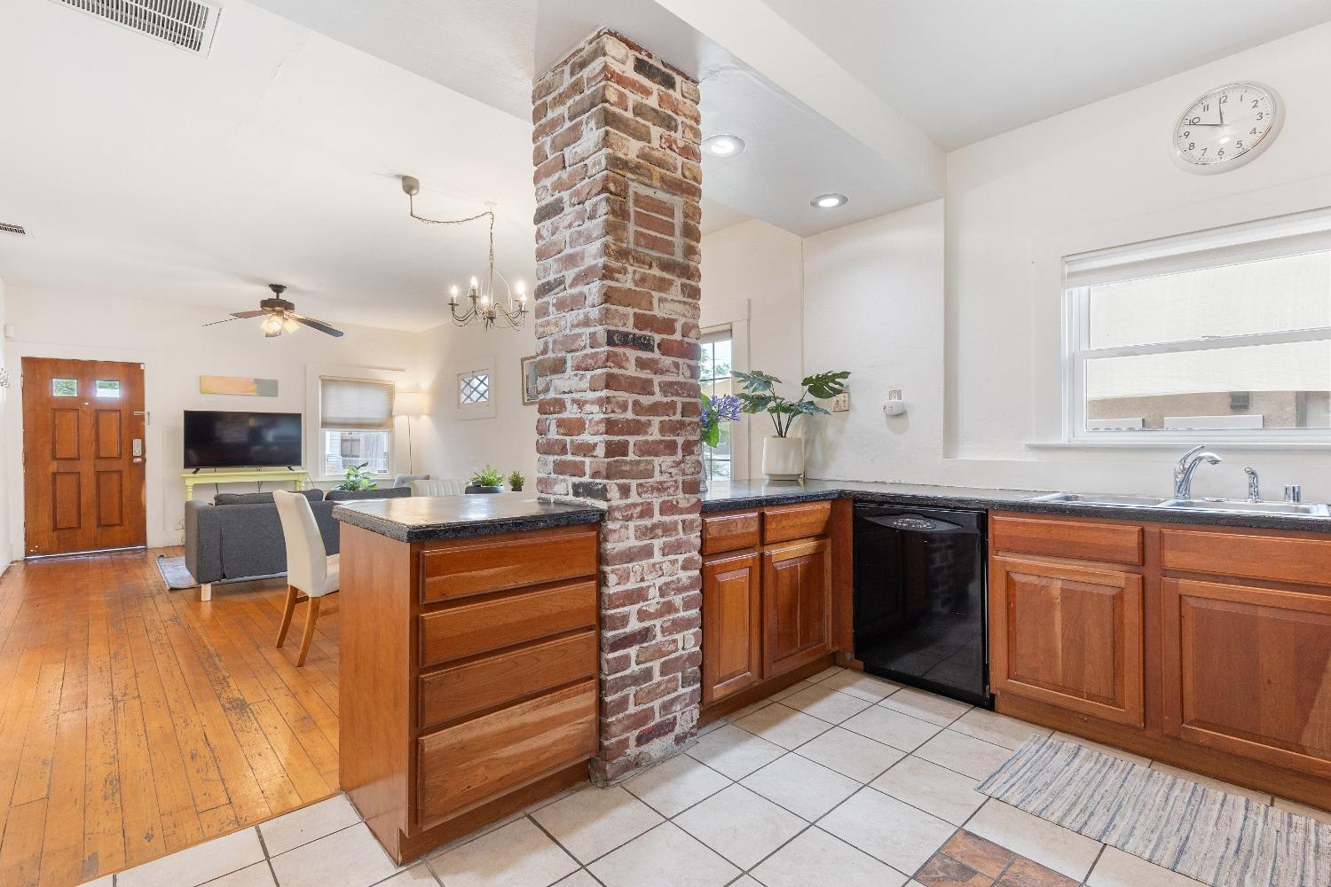 2601 San Fernando Way