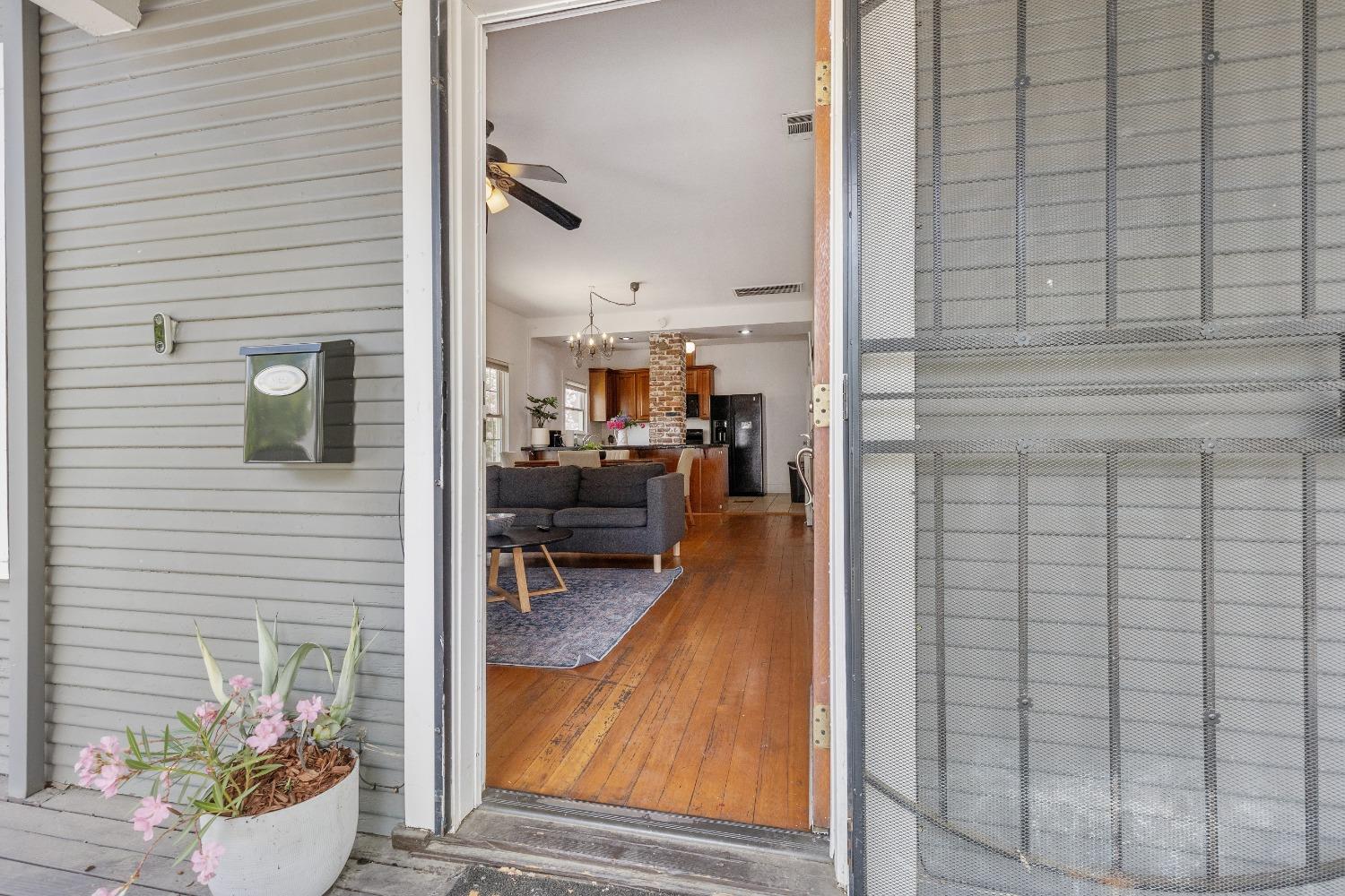 2601 San Fernando Way