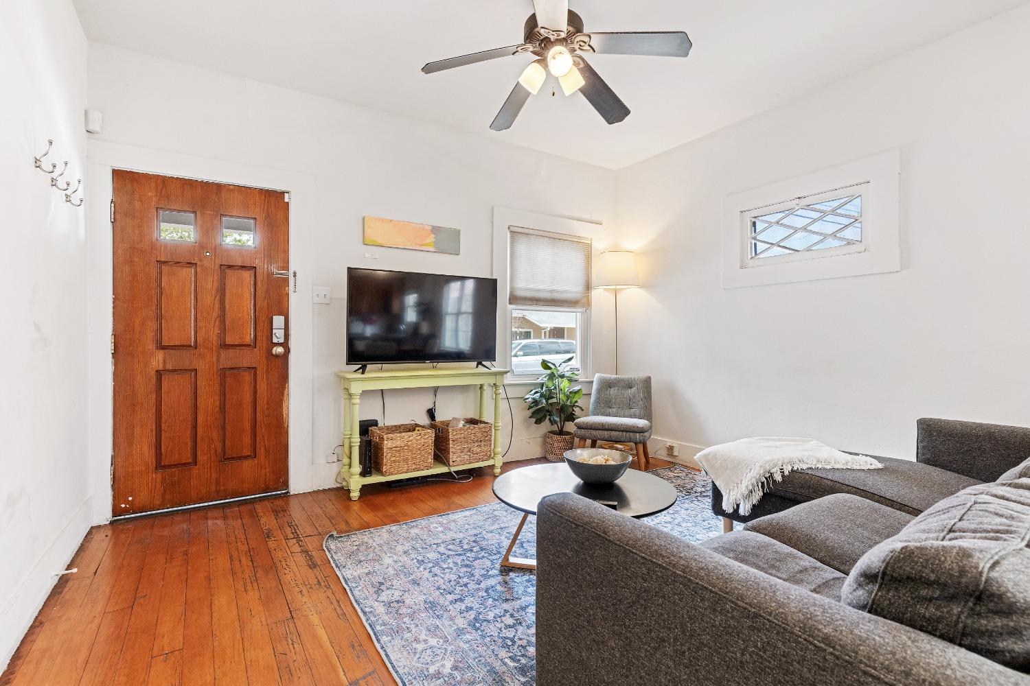 2601 San Fernando Way