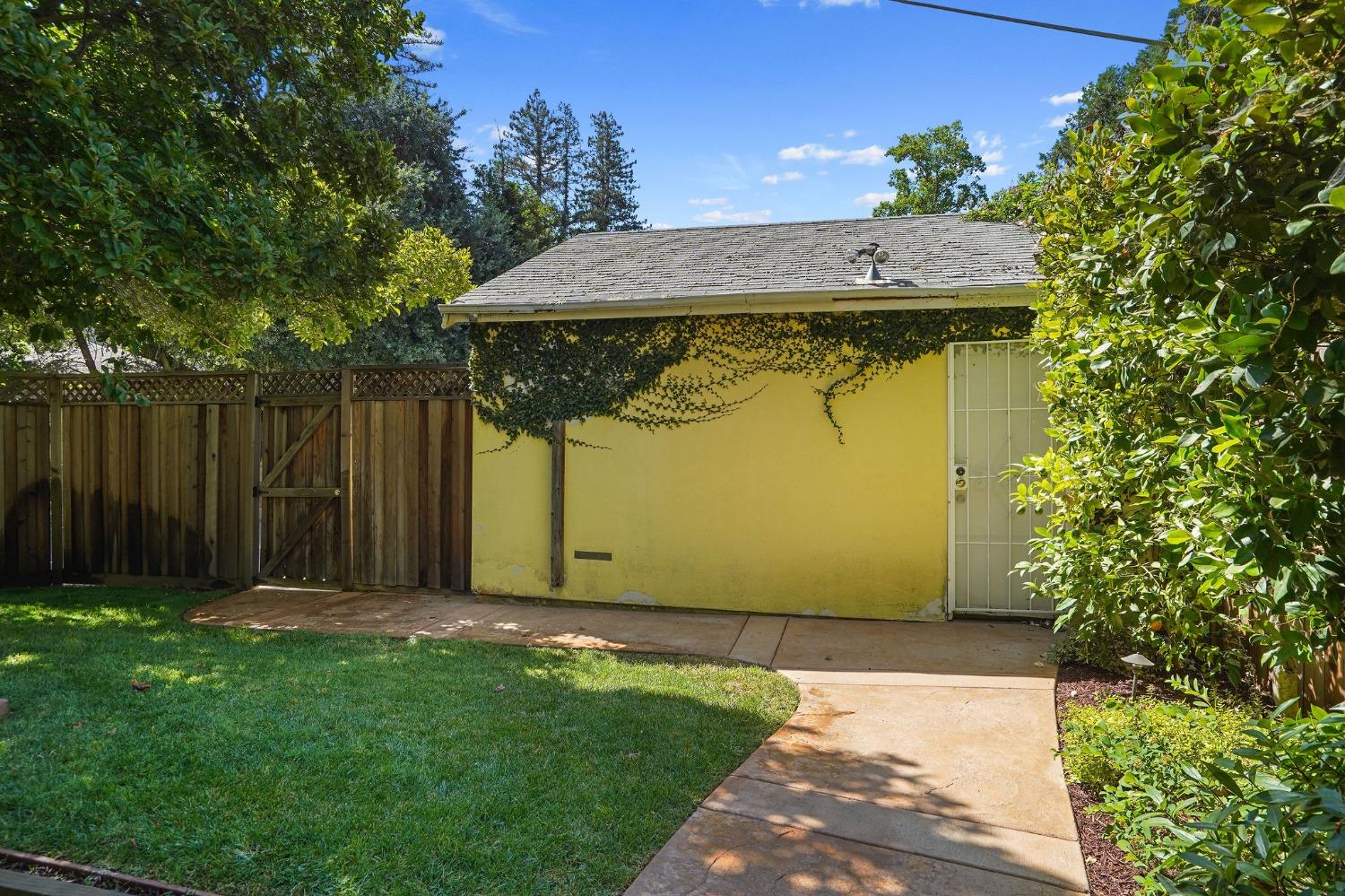 3854 Mckinley Boulevard