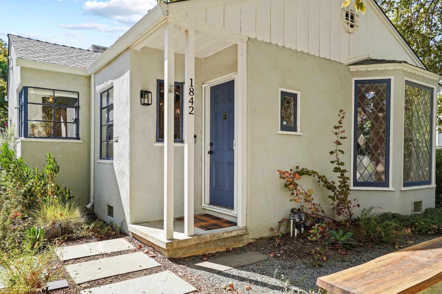 1842 Castro Way