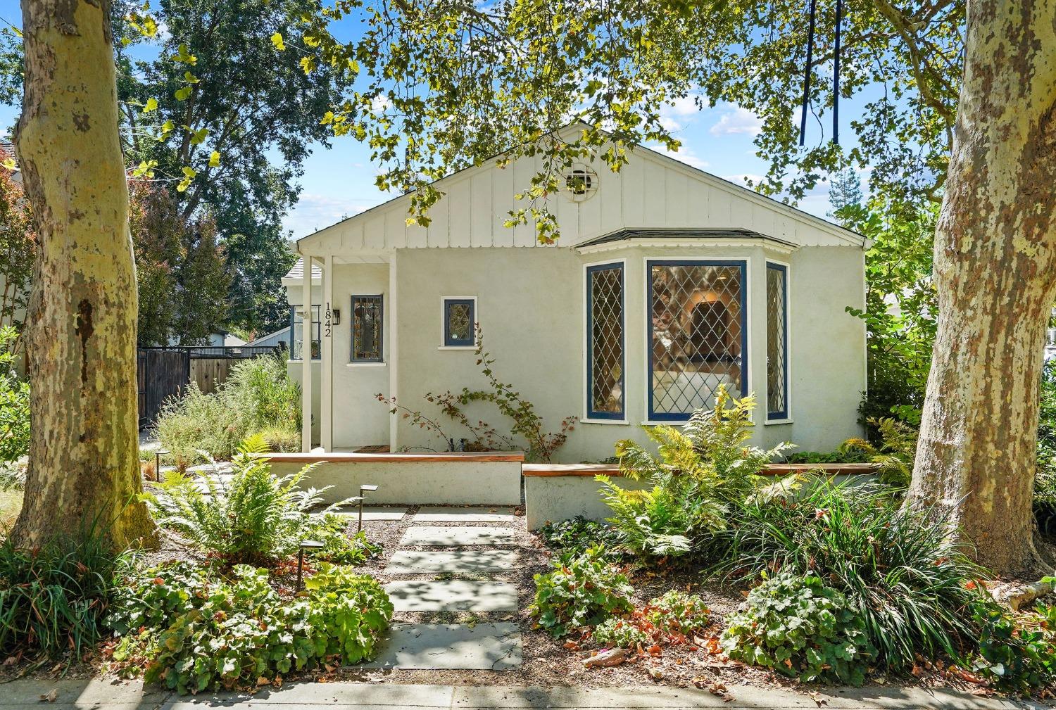 1842 Castro Way