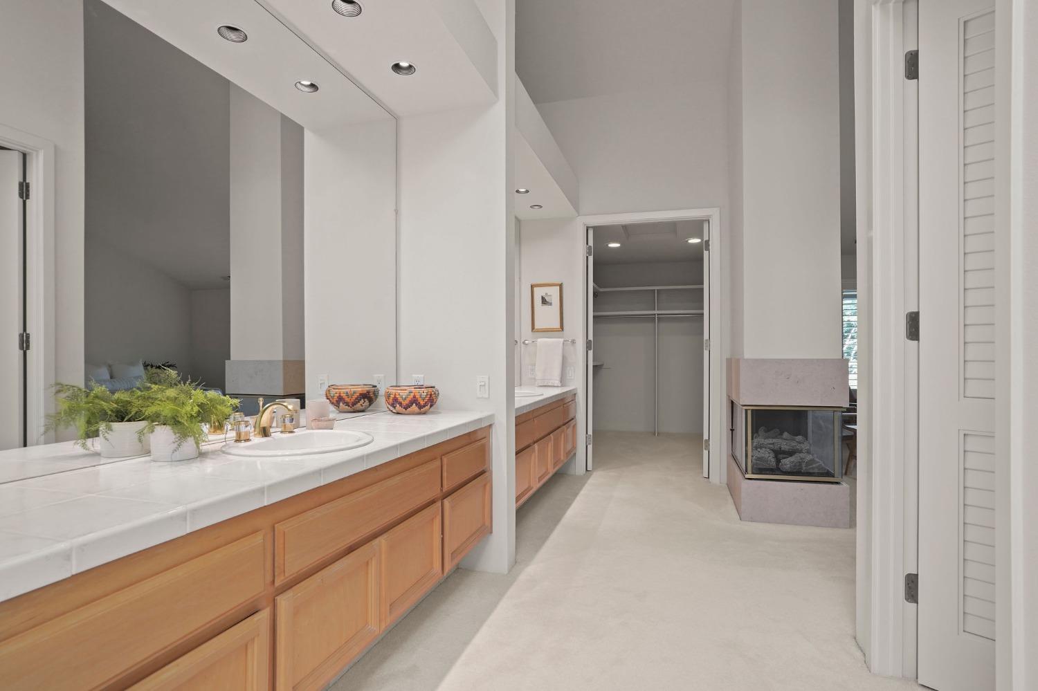 11375 Huntington Village Lane