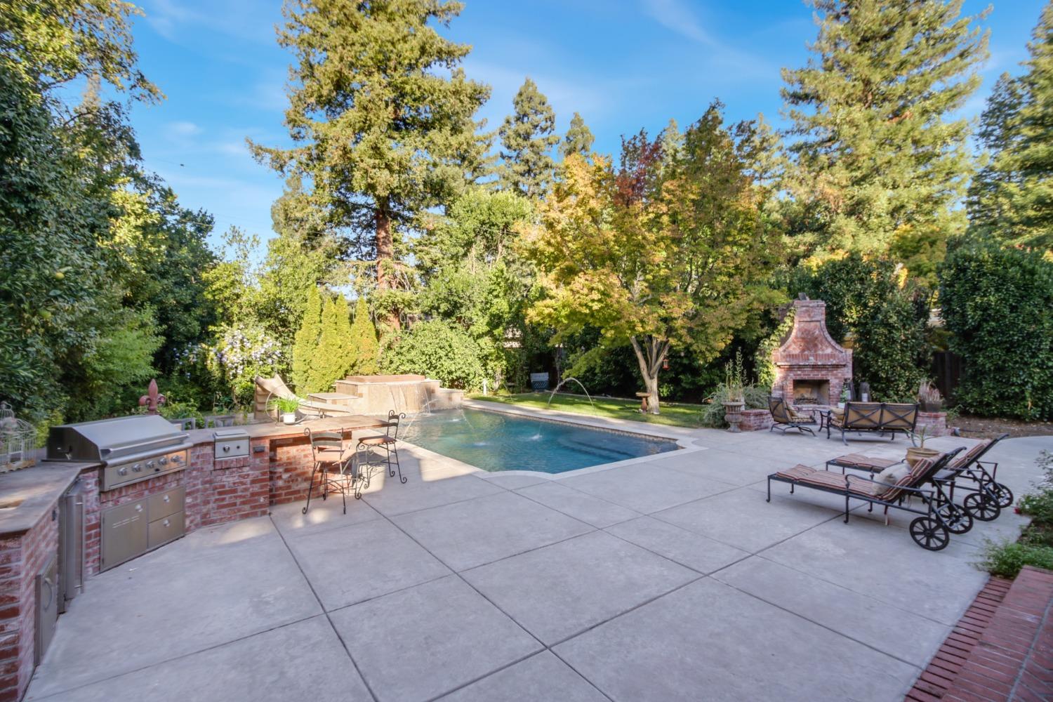 126 Mering Court