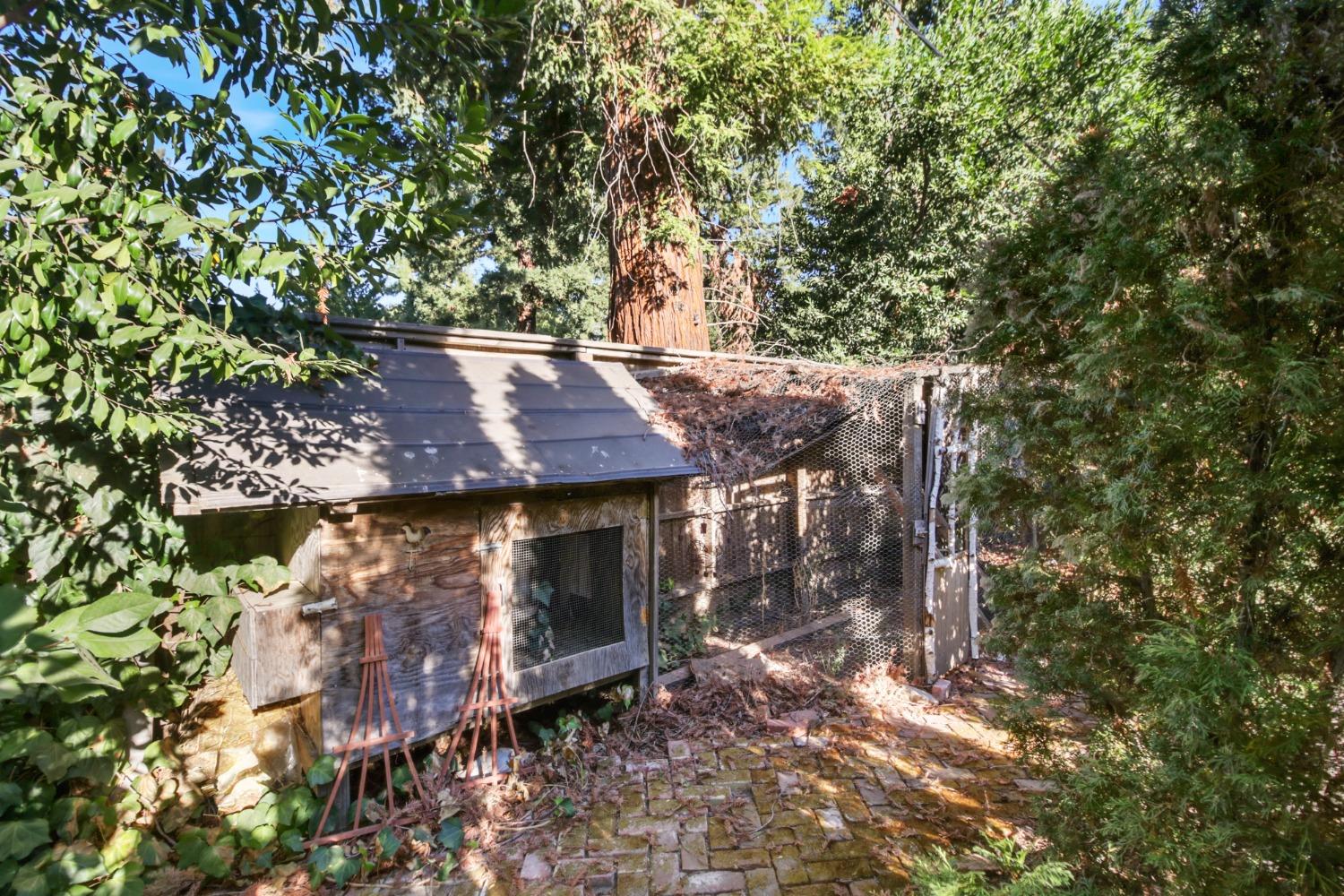 126 Mering Court