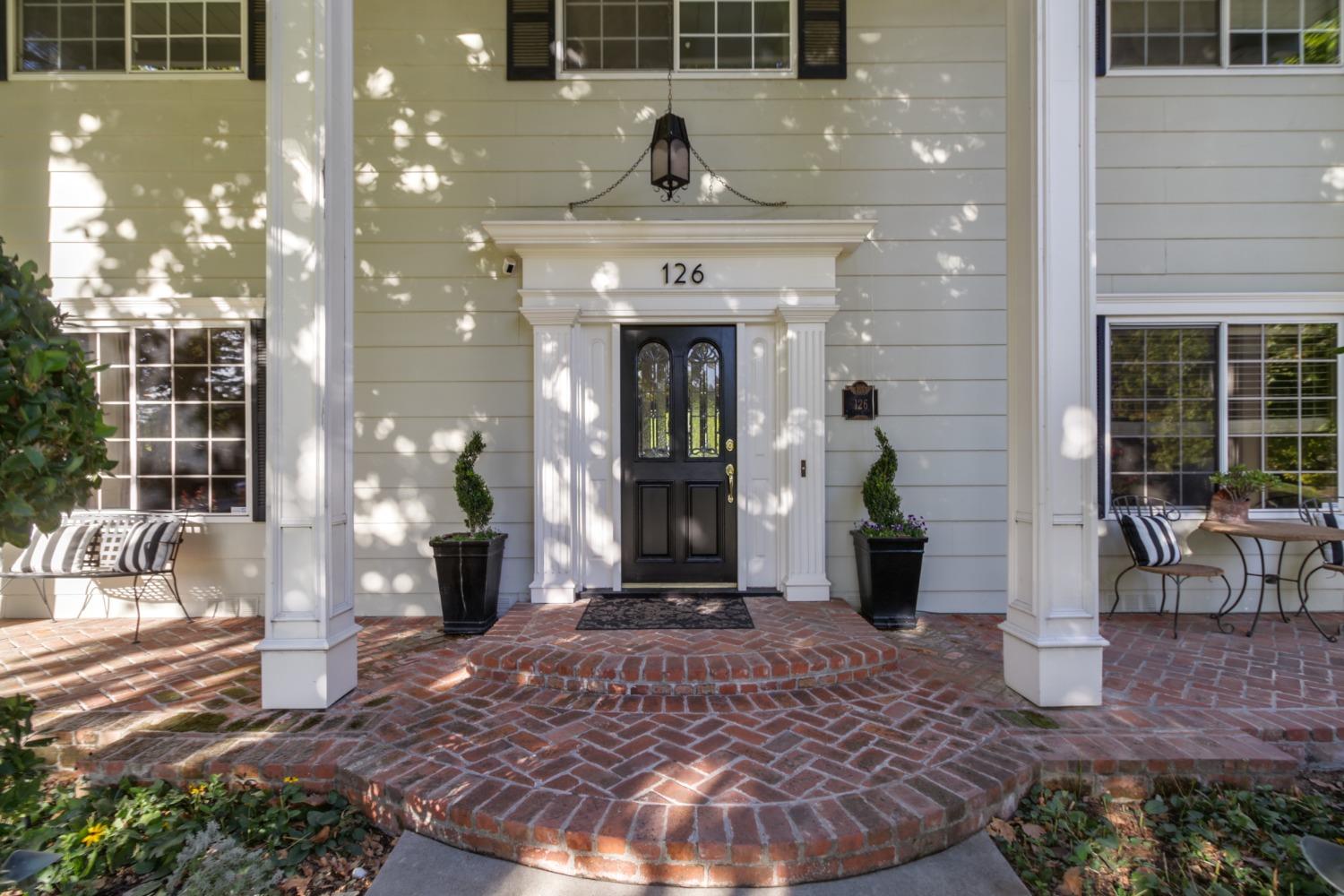126 Mering Court