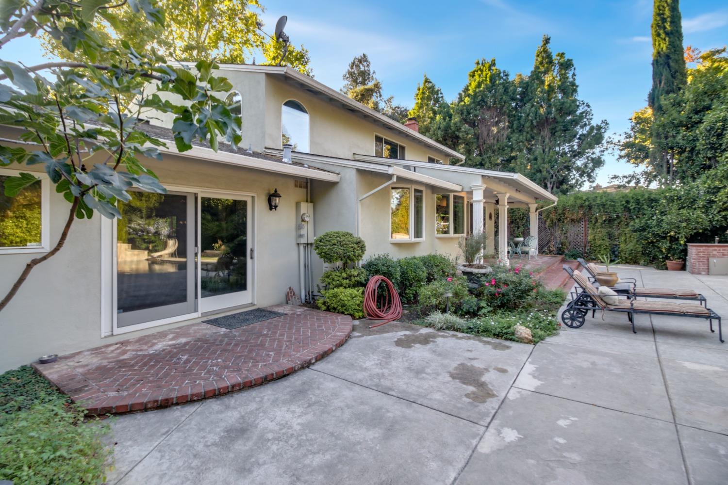 126 Mering Court