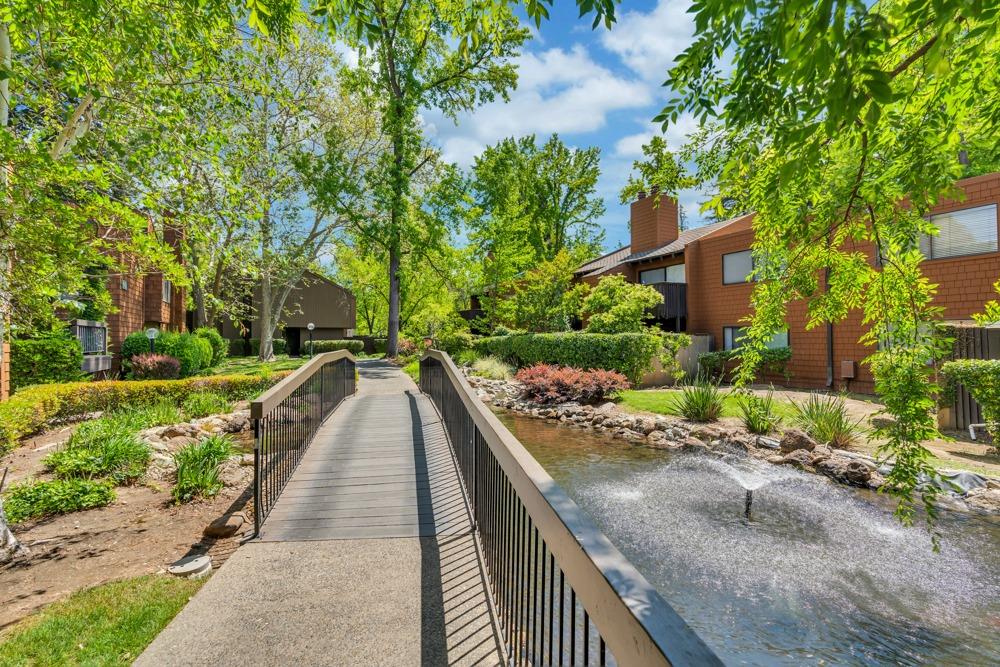 2290 Woodside Lane 3