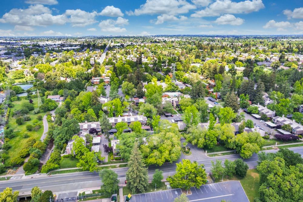 2290 Woodside Lane 3