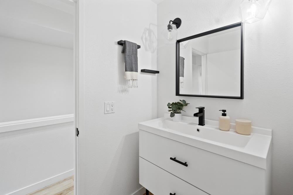 2290 Woodside Lane 3