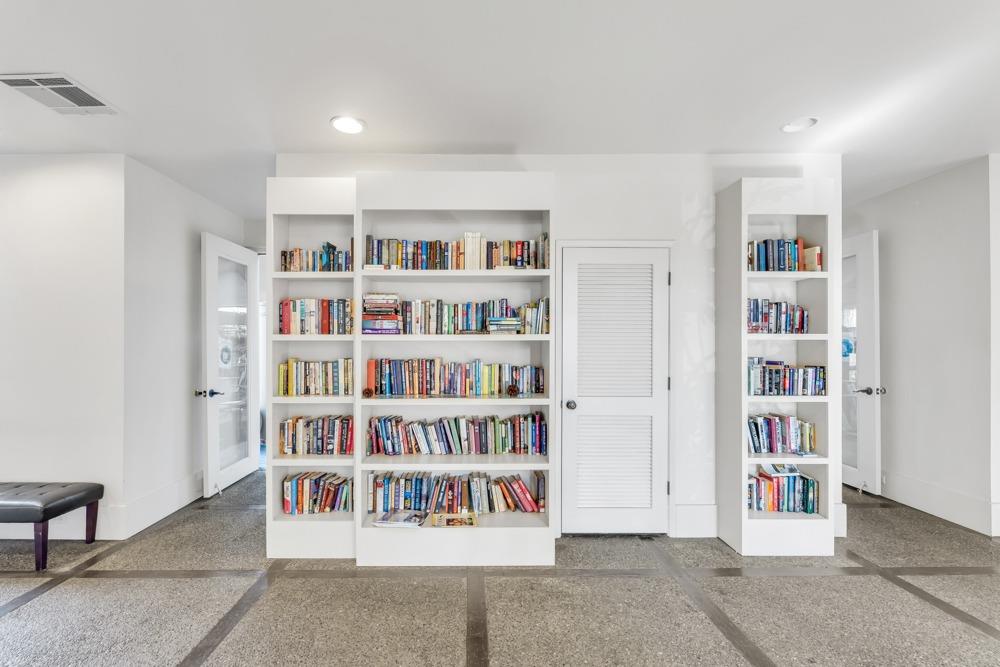 2290 Woodside Lane 3