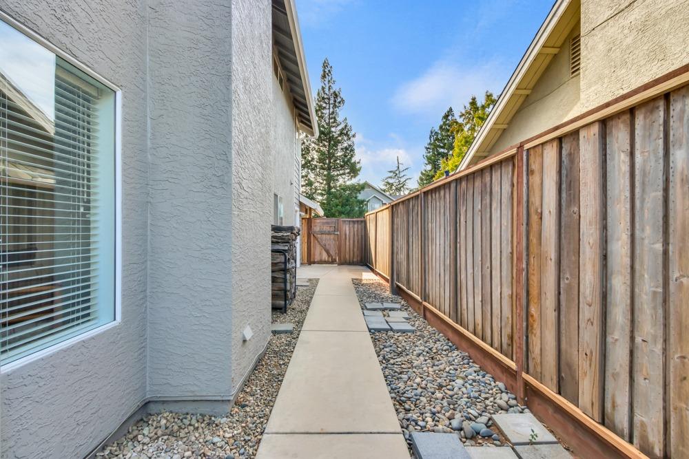 9141 Laguna Springs Way