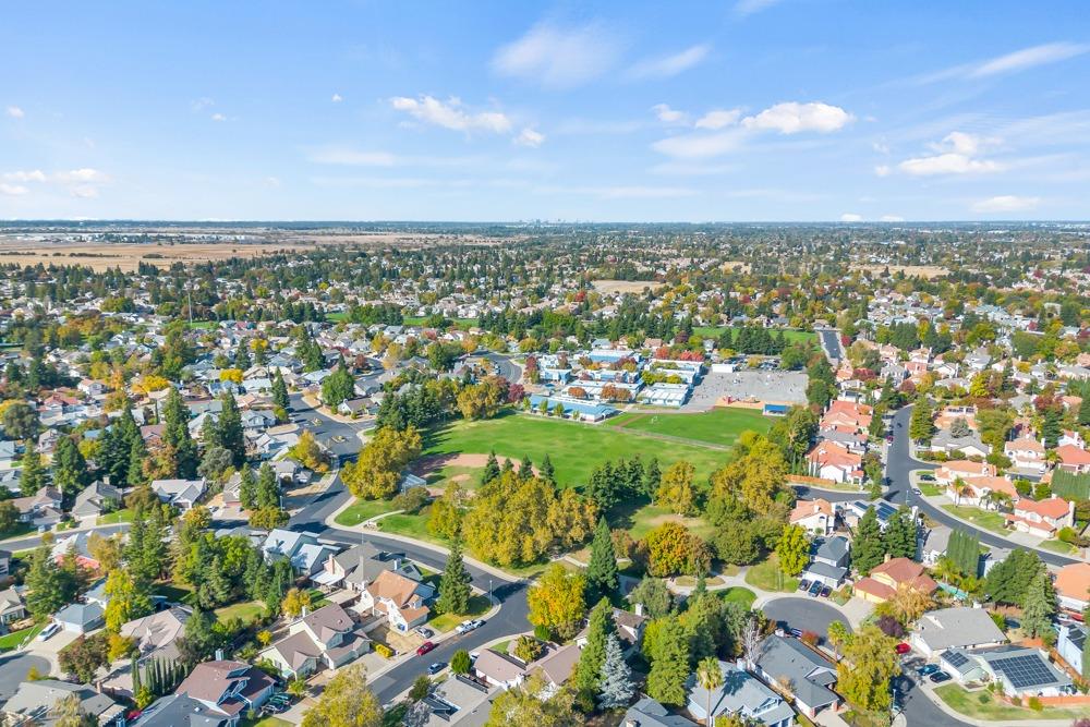 9141 Laguna Springs Way