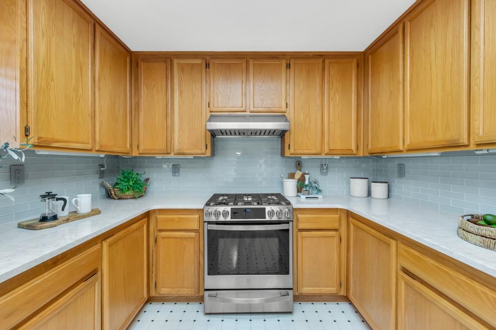 9141 Laguna Springs Way