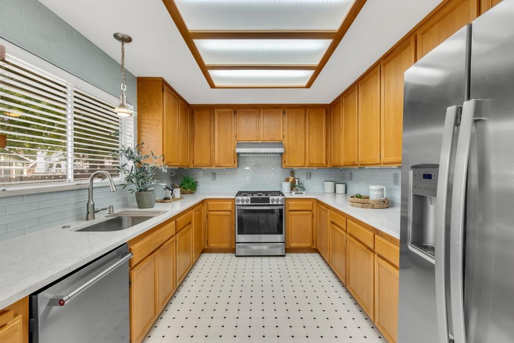 9141 Laguna Springs Way