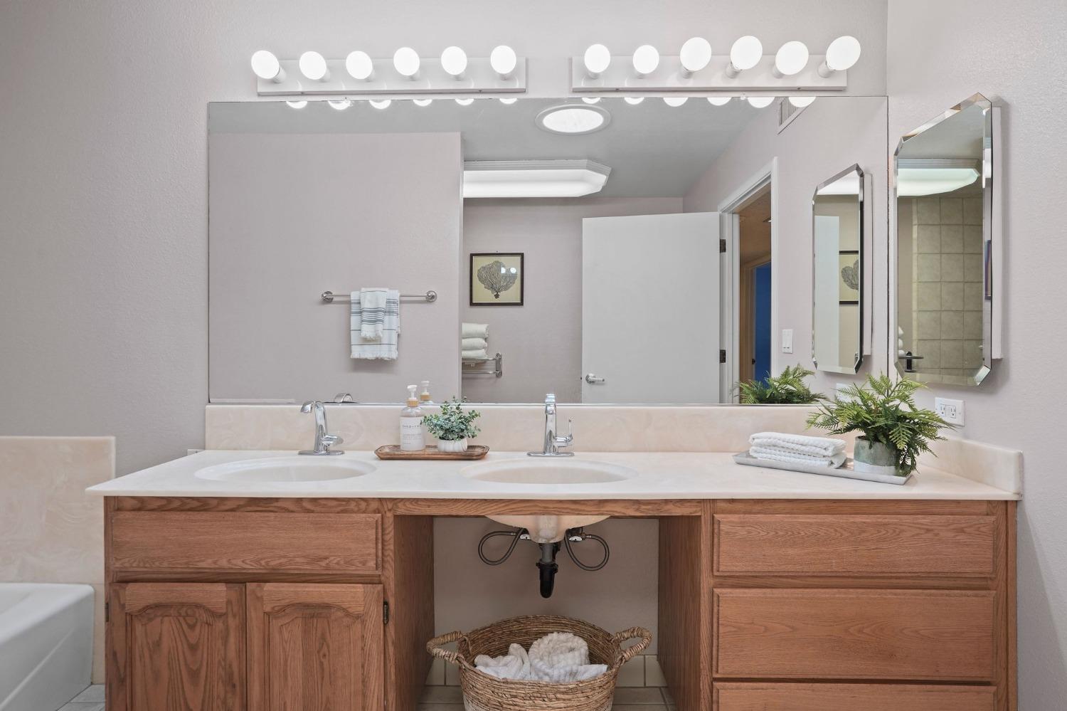 4861 Oak Vista Drive