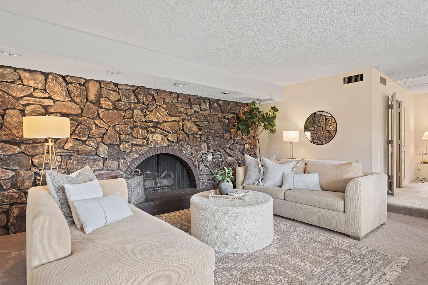 4861 Oak Vista Drive