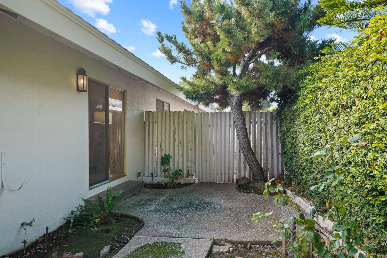 4861 Oak Vista Drive