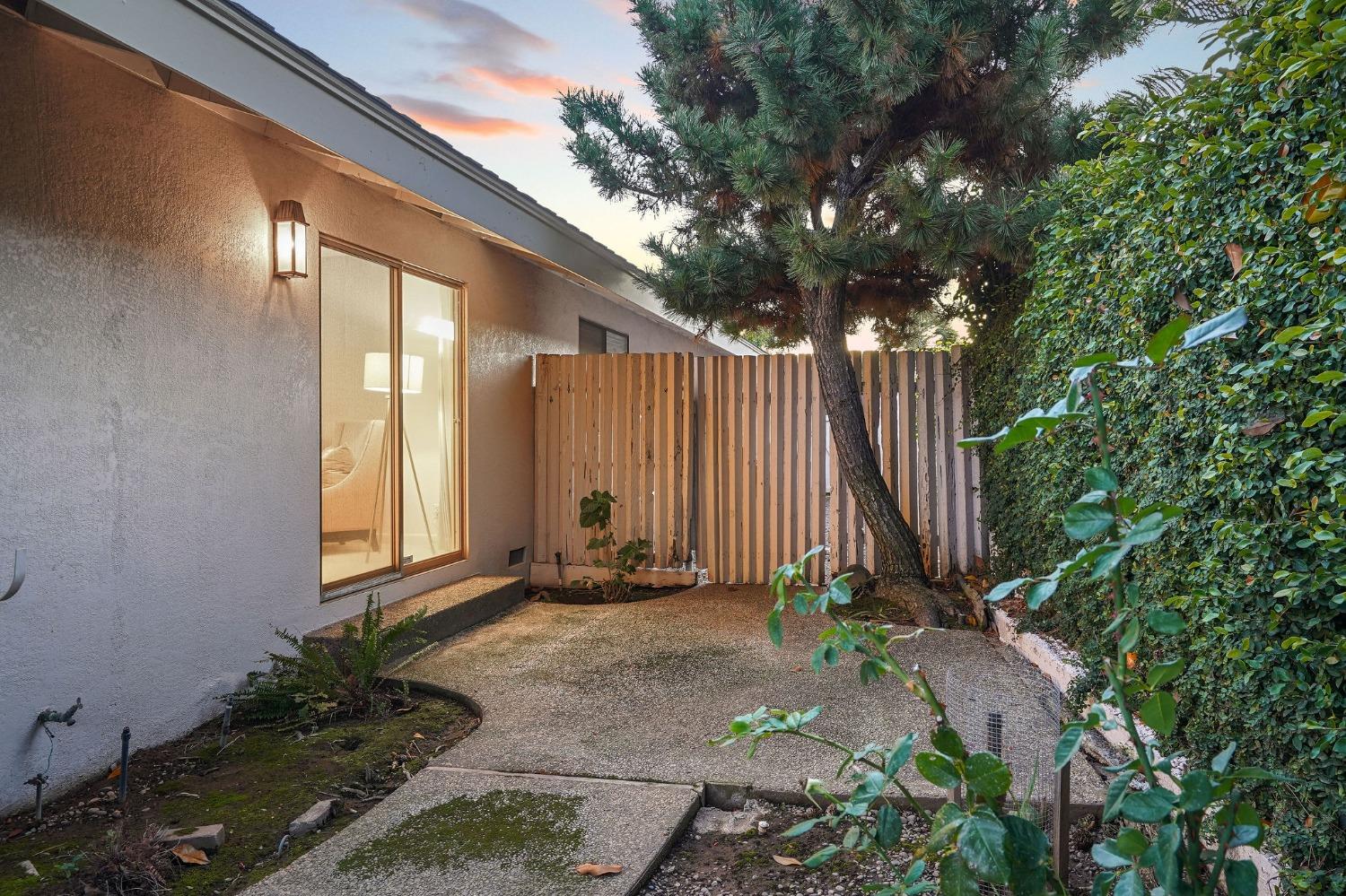 4861 Oak Vista Drive