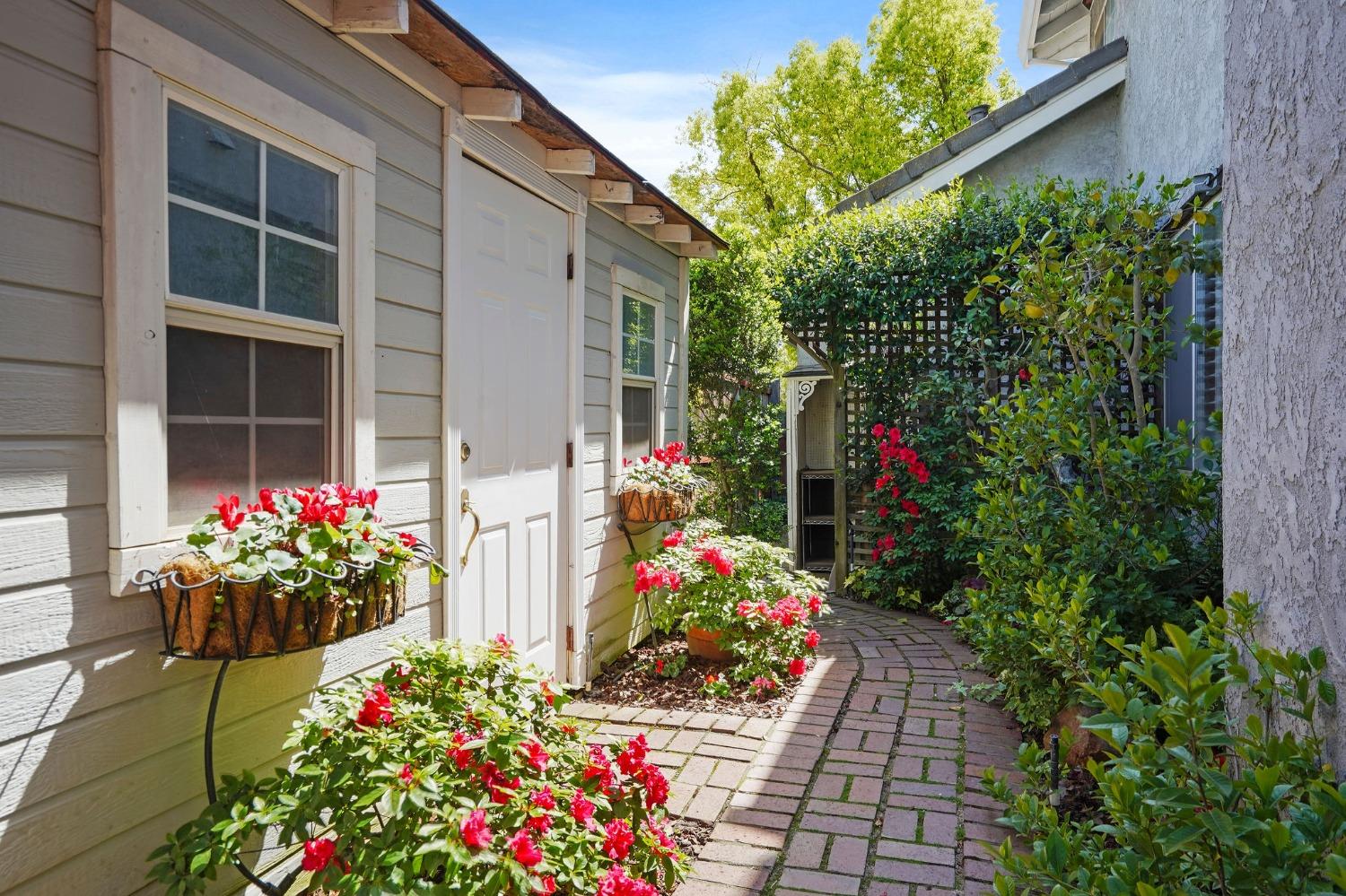 5221 Willow Park Court