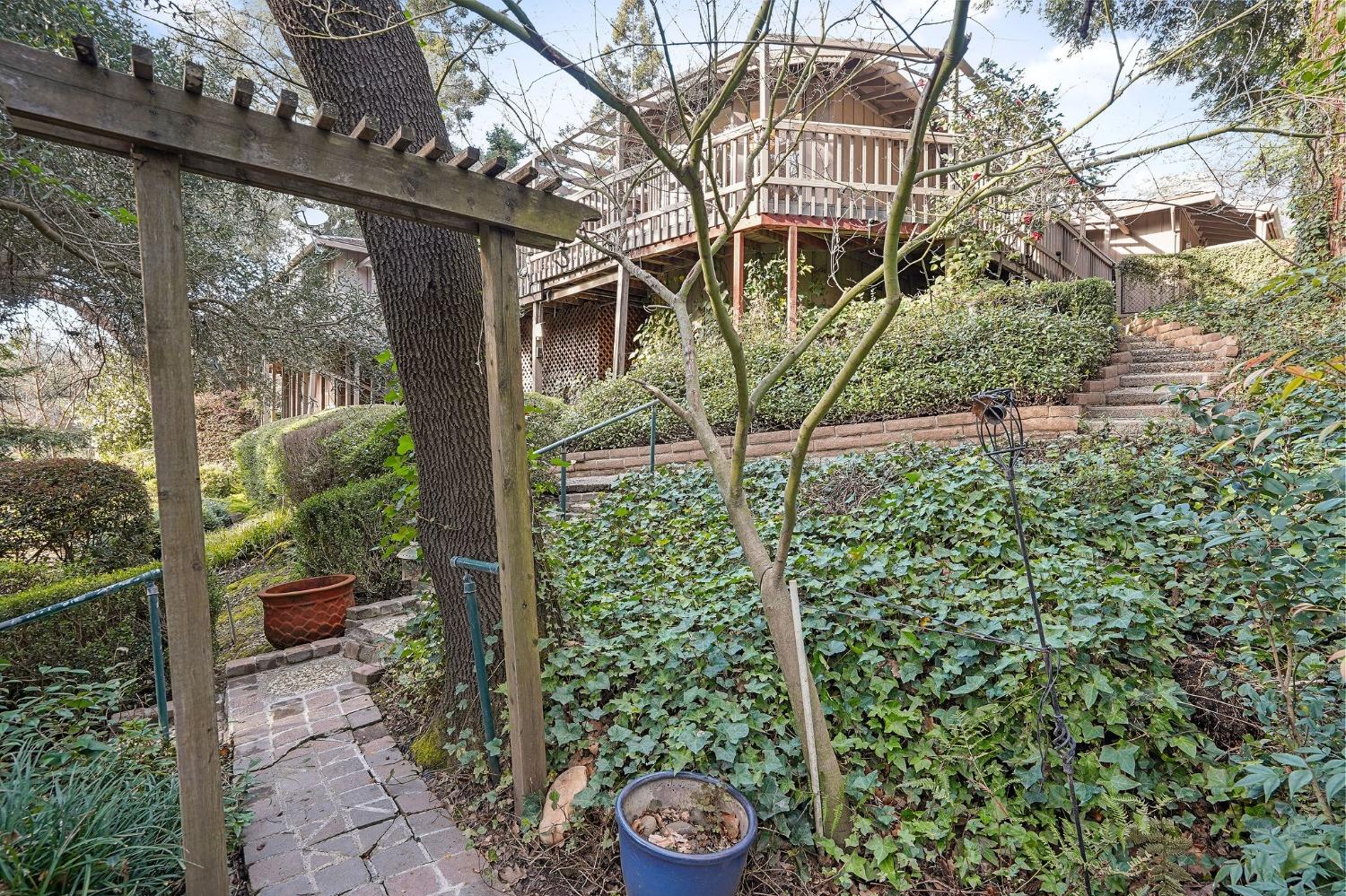 7664 Southcliff Drive